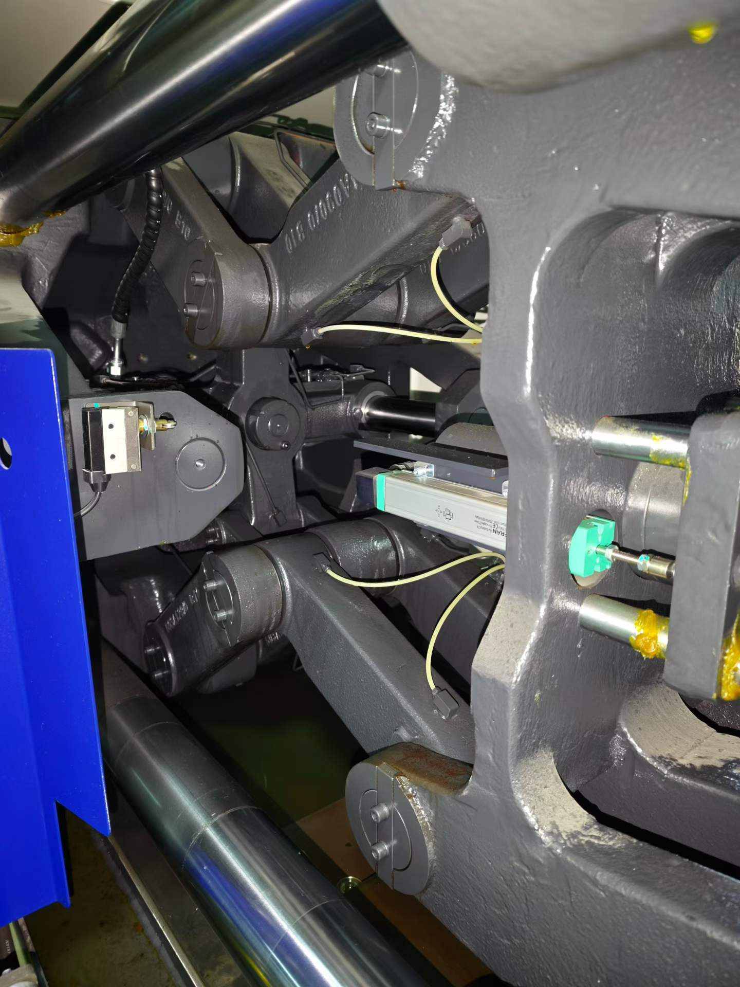 Used Haitian 160 Ton MA1600/570SE+ Injection Molding Machine | A‑Screw 40mm, 229g PS Shot Weight70mm, 1127g PS Shot Weight