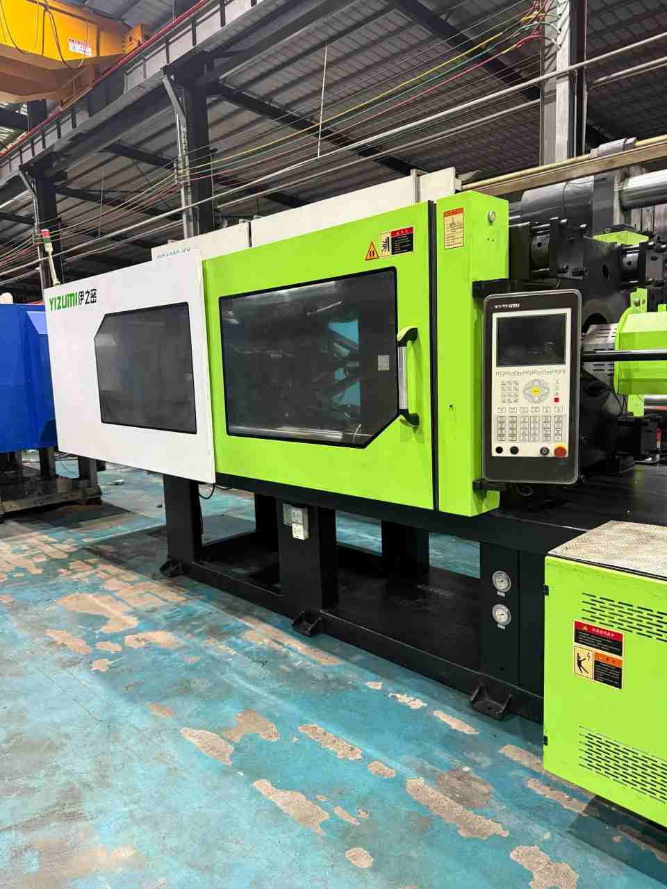 Quality Used Yizumi 320 Ton UN320A5S Injection Molding Machine | B-Screw 68mm, 985g PS Shot