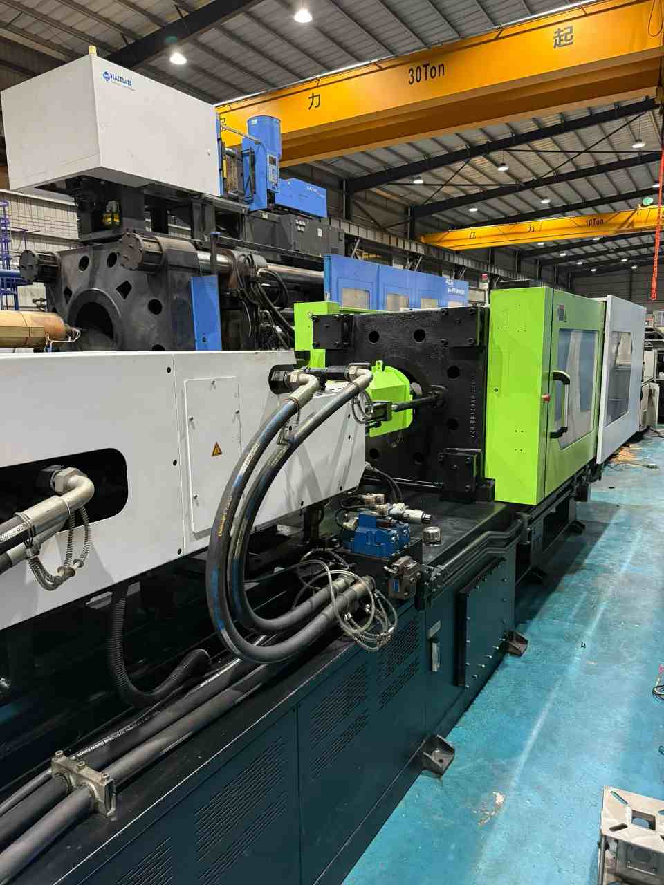 Quality Used Yizumi 320 Ton UN320A5S Injection Molding Machine | B-Screw 68mm, 985g PS Shot