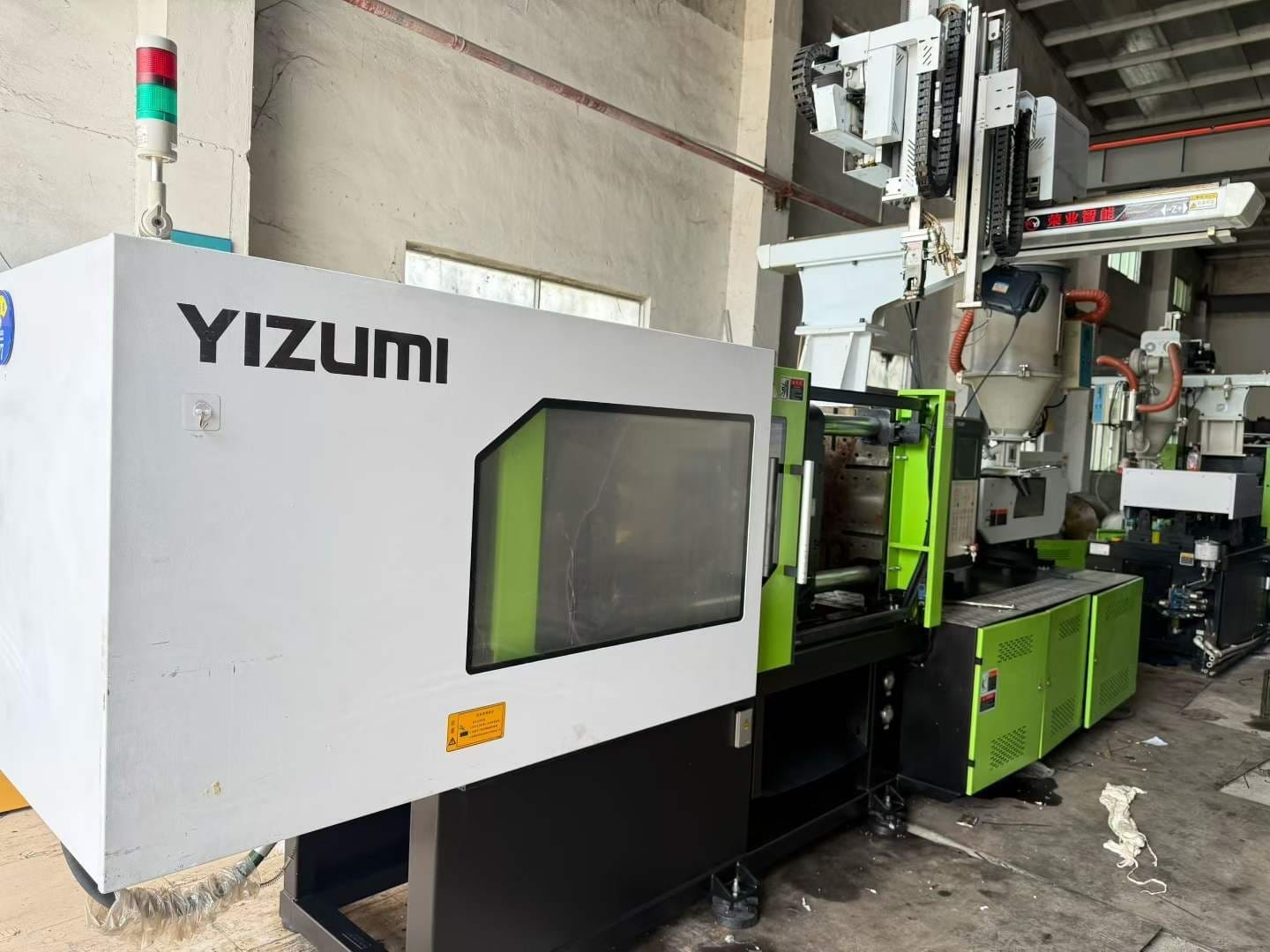 Quality Used Yizumi 200 Ton UN200A5S Injection Molding Machine | A-Screw 48mm, 391g PS Shot