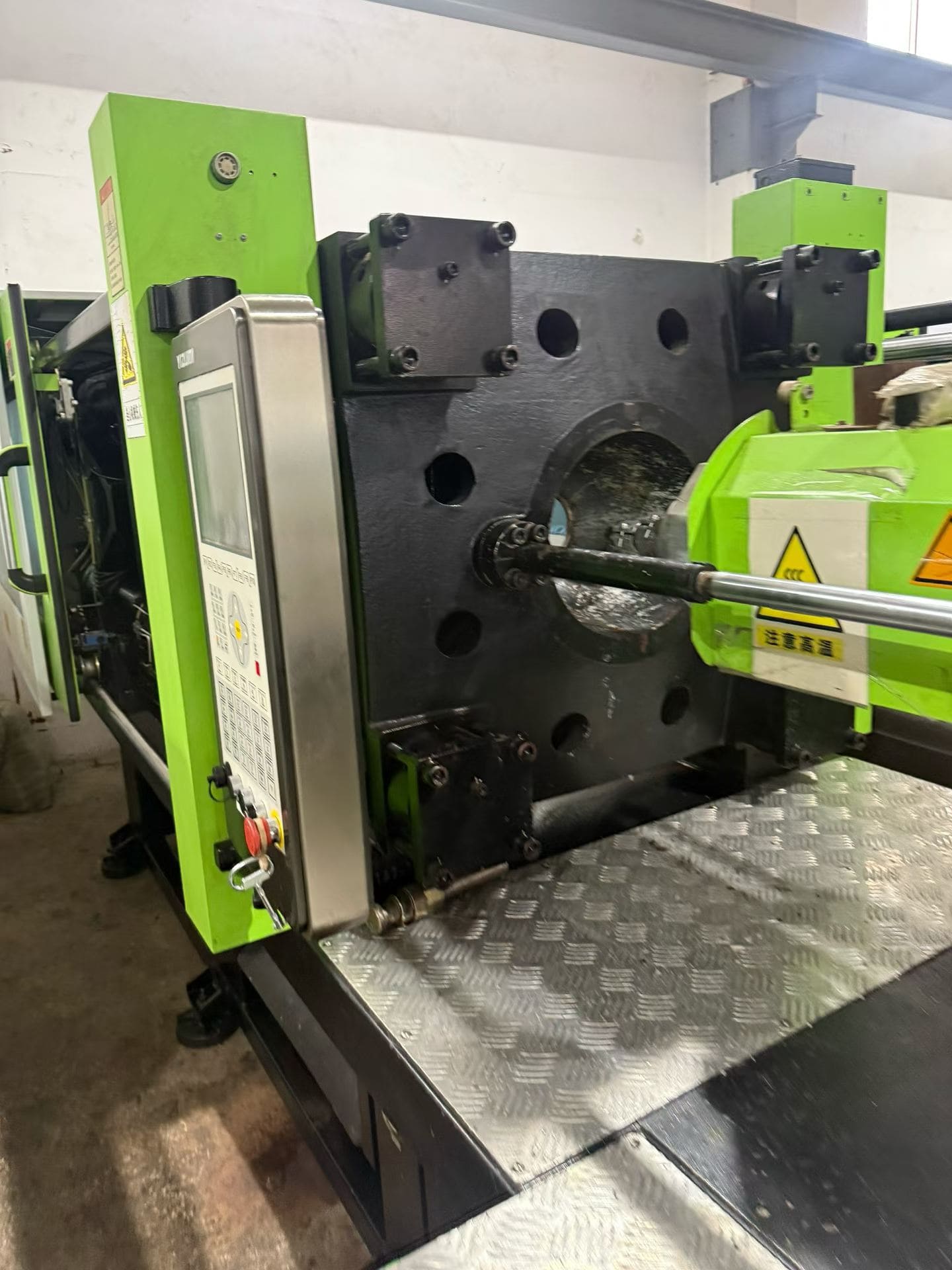 Quality Used Yizumi 260 Ton UN260A5S Injection Molding Machine | B-Screw 60mm, 689g PS Shot