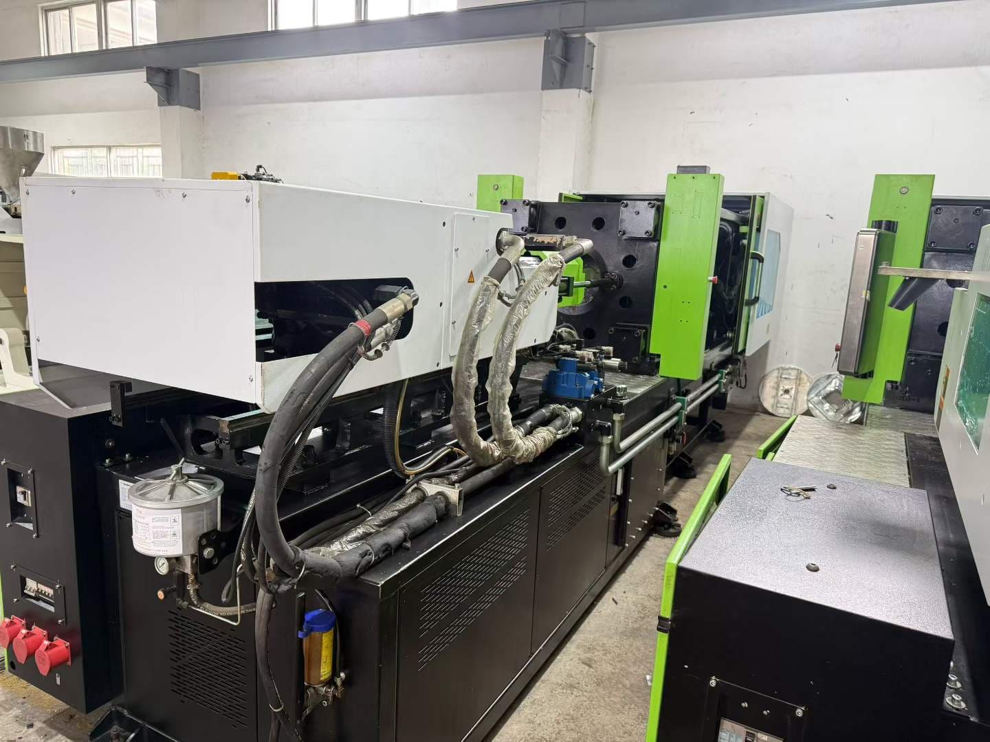 Quality Used Yizumi 260 Ton UN260A5S Injection Molding Machine | B-Screw 60mm, 689g PS Shot