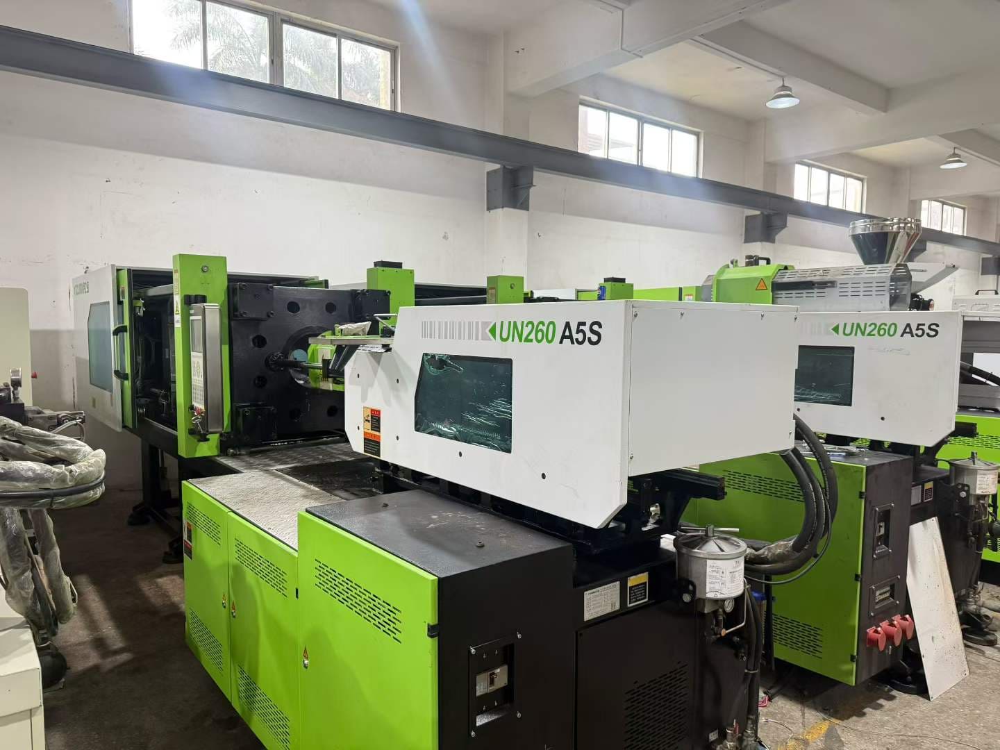 Quality Used Yizumi 260 Ton UN260A5S Injection Molding Machine | B-Screw 60mm, 689g PS Shot