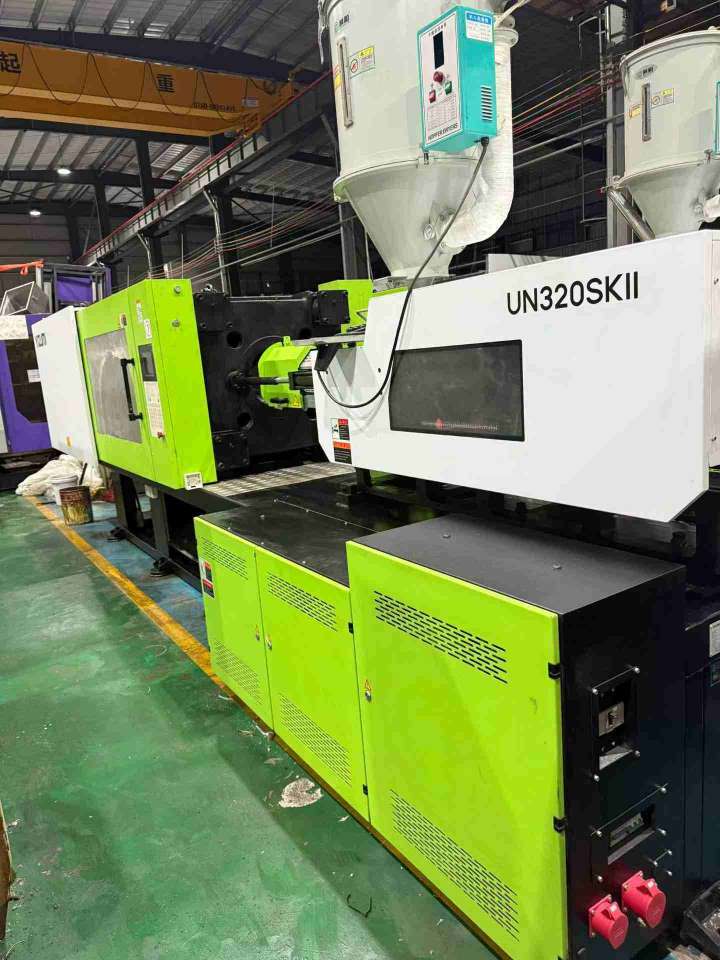 Quality Used Yizumi 320 Ton UN320SKII Injection Molding Machine | B-Screw 68mm, 985g PS Shot