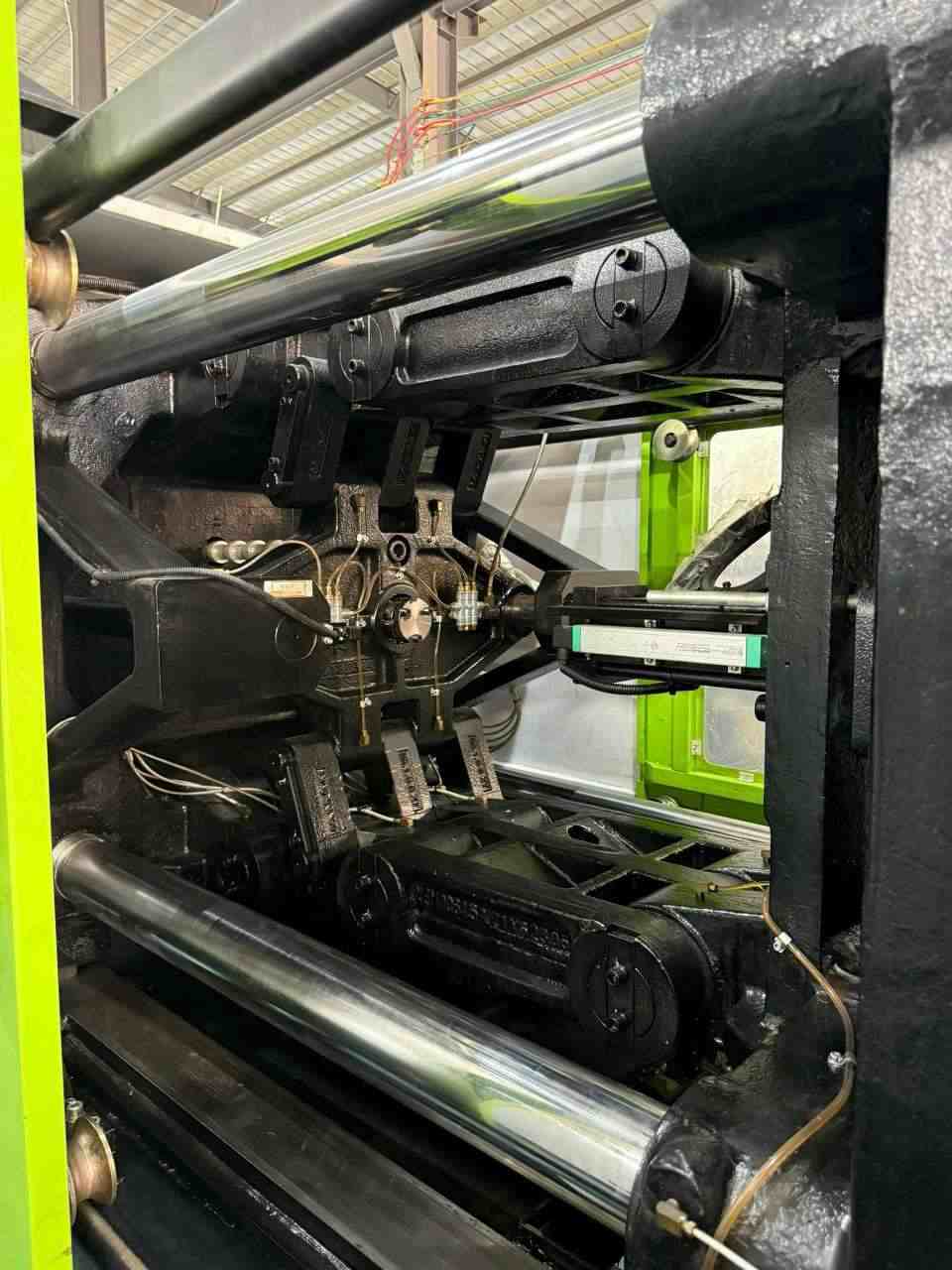 Quality Used Yizumi 320 Ton UN320SKII Injection Molding Machine | B-Screw 68mm, 985g PS Shot