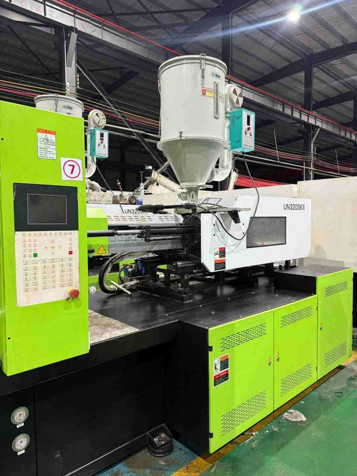 Quality Used Yizumi 320 Ton UN320SKII Injection Molding Machine | B-Screw 68mm, 985g PS Shot