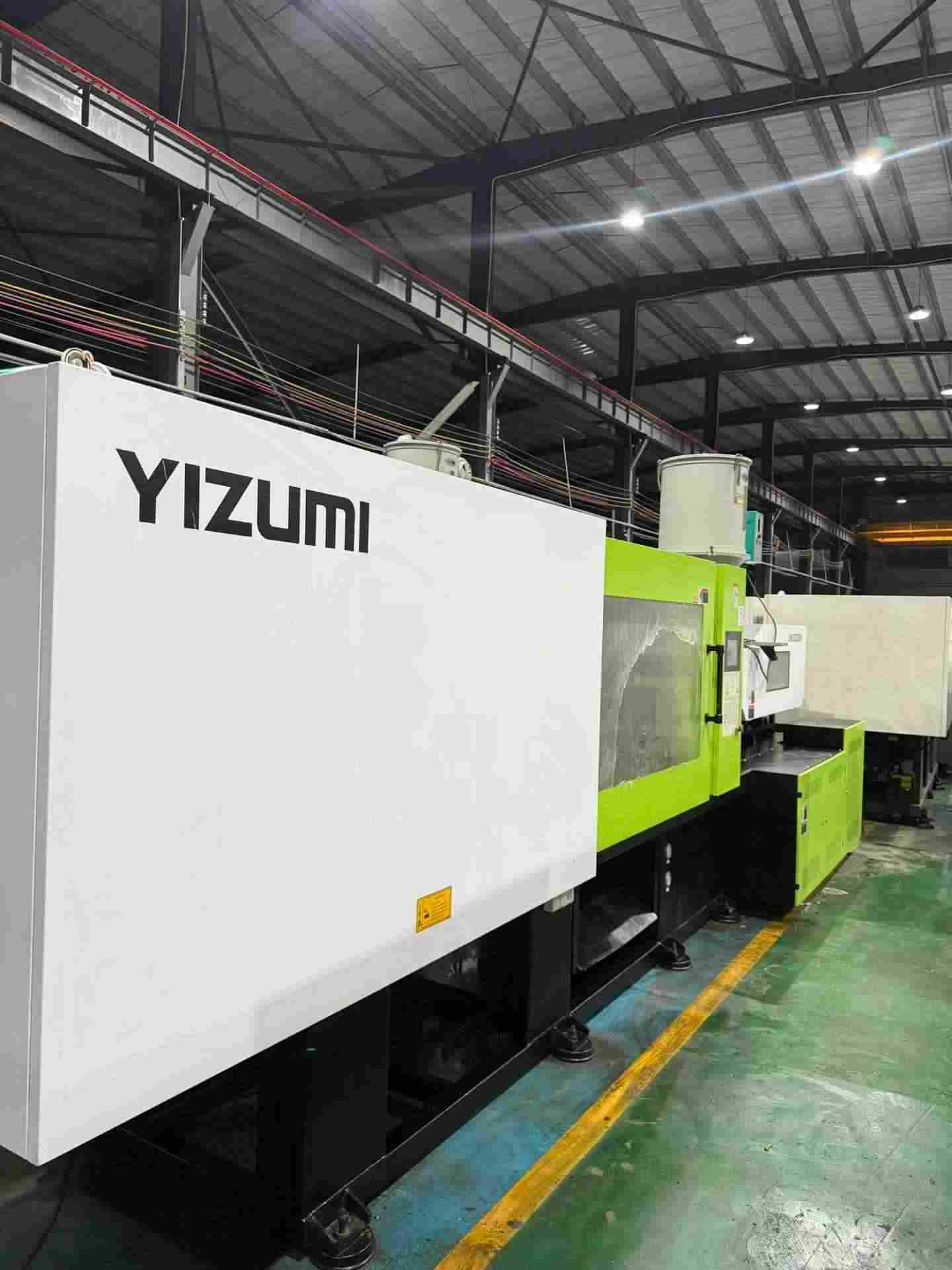 Quality Used Yizumi 320 Ton UN320SKII Injection Molding Machine | B-Screw 68mm, 985g PS Shot
