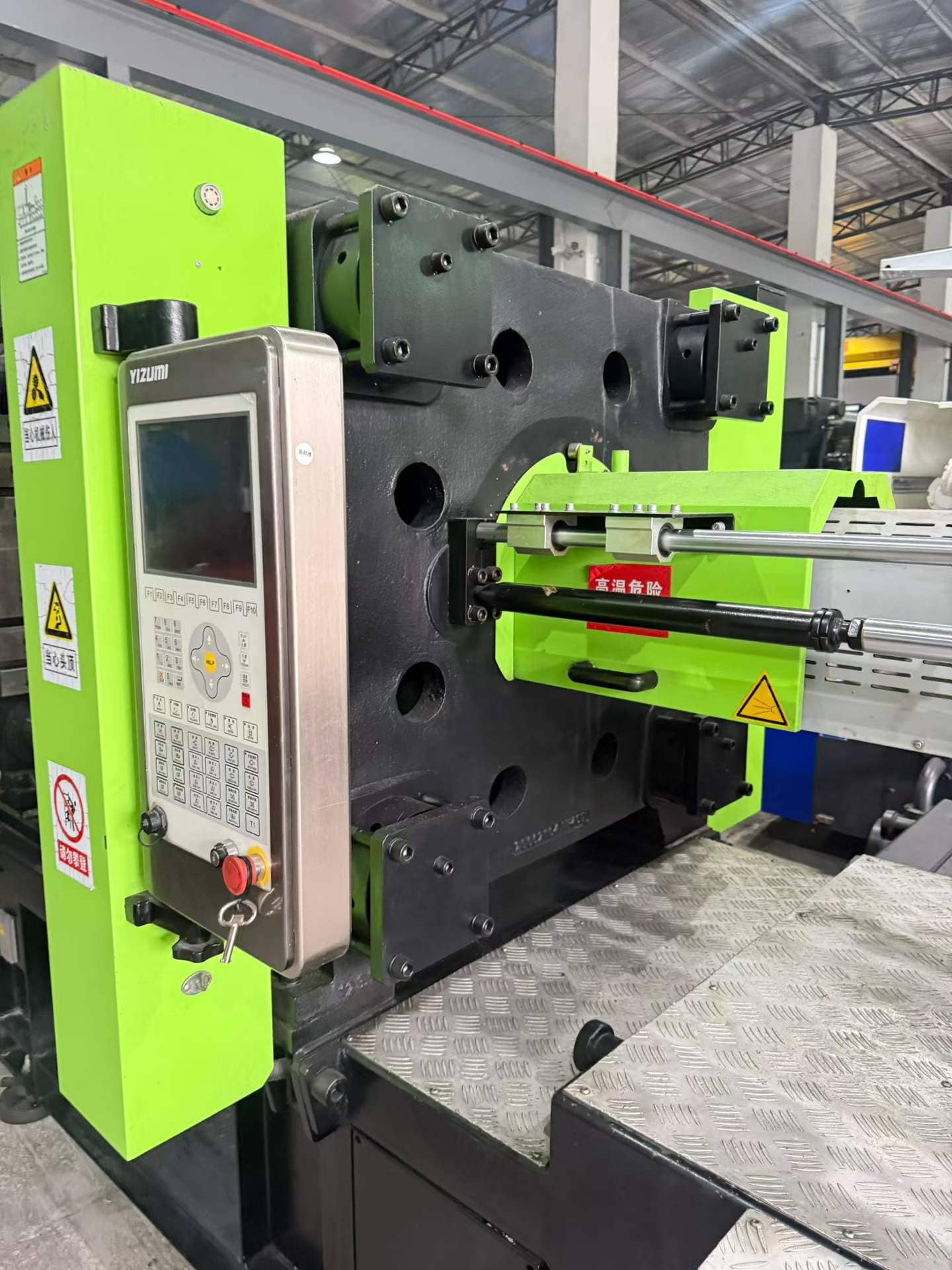 Quality Used Yizumi 400 Ton UN400A5S Injection Molding Machine | B-Screw 76mm, 1377g PS Shot