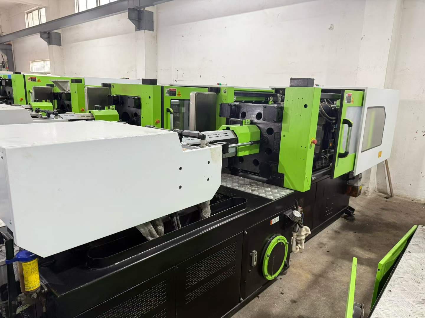 Quality Used Yizumi UN120A5S (420/1200) Injection Molding Machine | B-Screw 26mm, 65.9g PS Shot