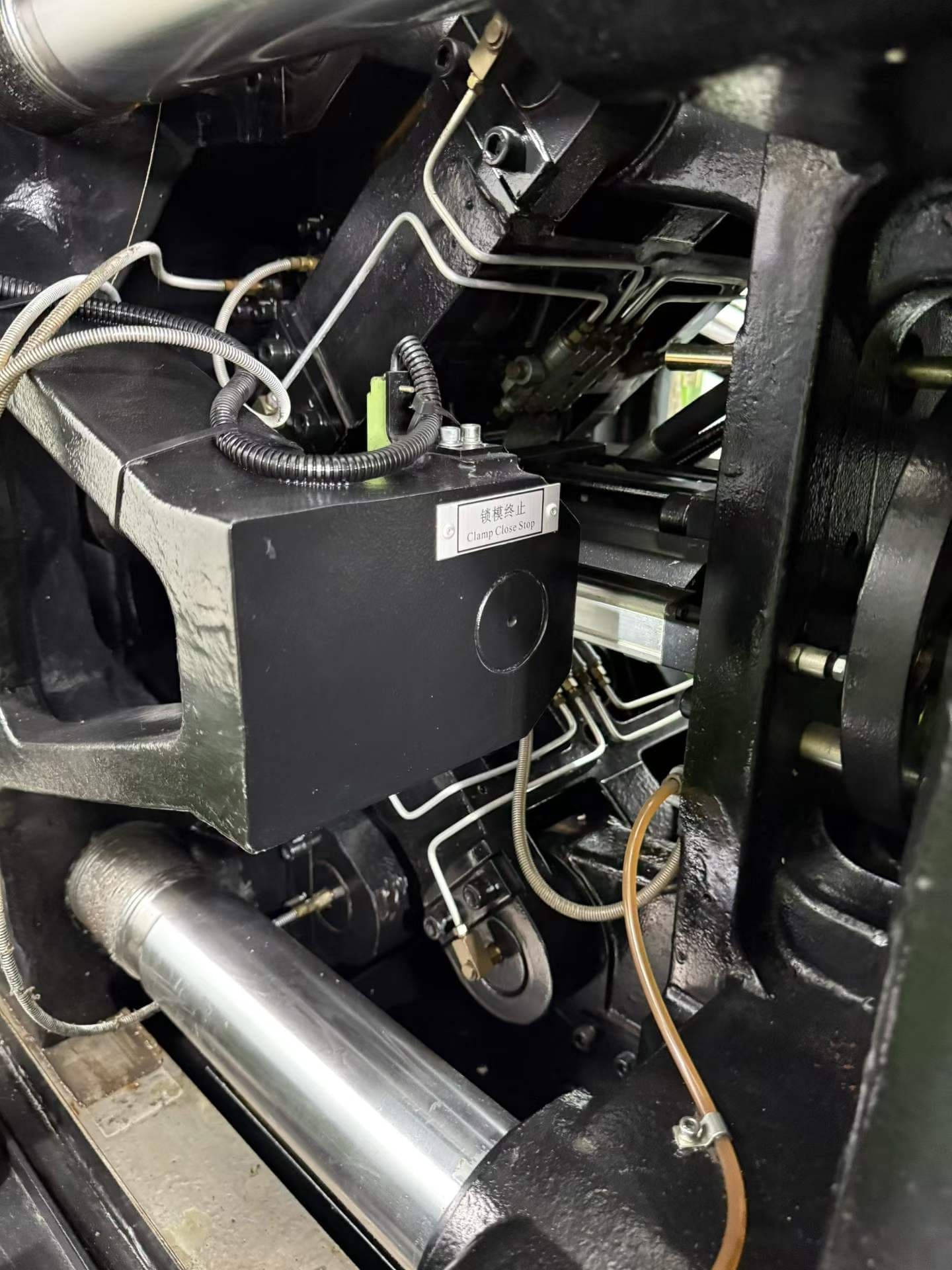 Quality Used Yizumi UN120A5S (420/1200) Injection Molding Machine | B-Screw 26mm, 65.9g PS Shot