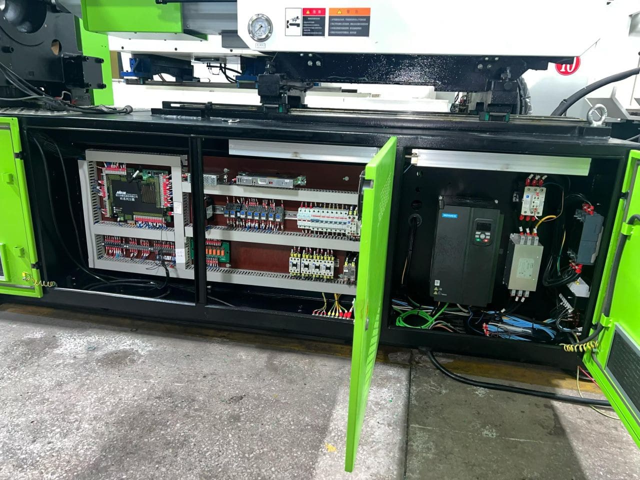 Used 200 Ton YIZUMI UN200SKIII Injection Molding Machine | A/B/C-Screw 48/53/60mm, Max PS Shot Weight 611.3g