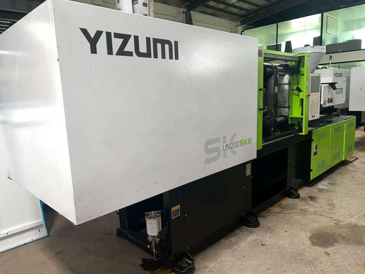 Used 200 Ton YIZUMI UN200SKIII Injection Molding Machine | A/B/C-Screw 48/53/60mm, Max PS Shot Weight 611.3g