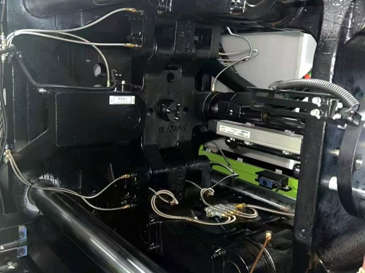 Used 200 Ton YIZUMI UN200SKIII Injection Molding Machine | A/B/C-Screw 48/53/60mm, Max PS Shot Weight 611.3g