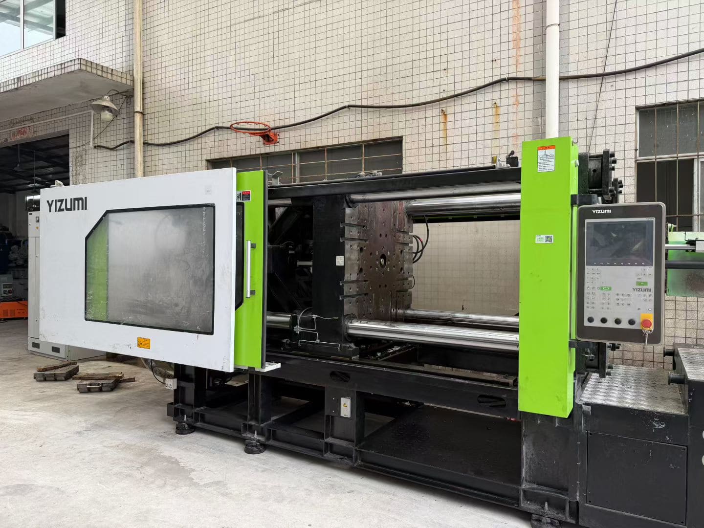 Used 480 Ton UN480A5S Injection Molding Machine | A/B/C-Screw 76/84/92mm, Max PS Shot Weight:2262.8g