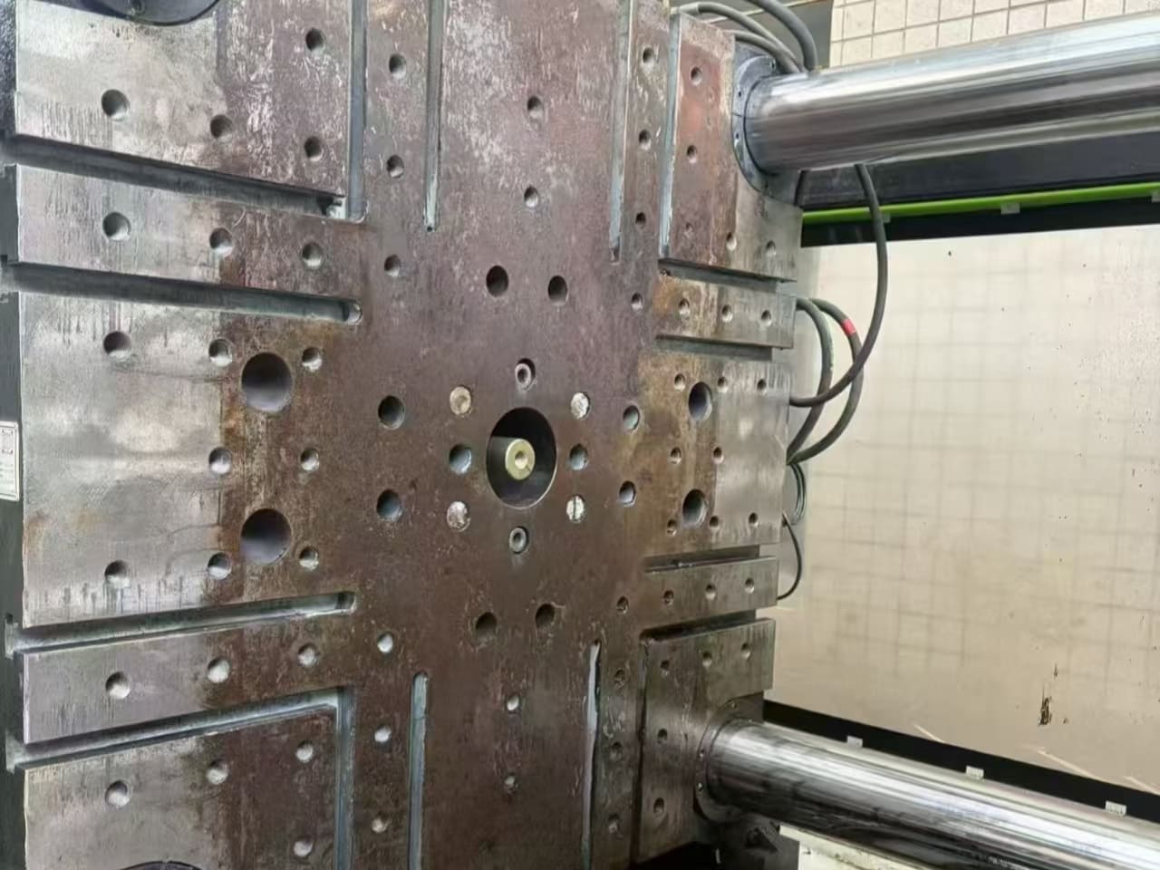 Used 480 Ton UN480A5S Injection Molding Machine | A/B/C-Screw 76/84/92mm, Max PS Shot Weight:2262.8g