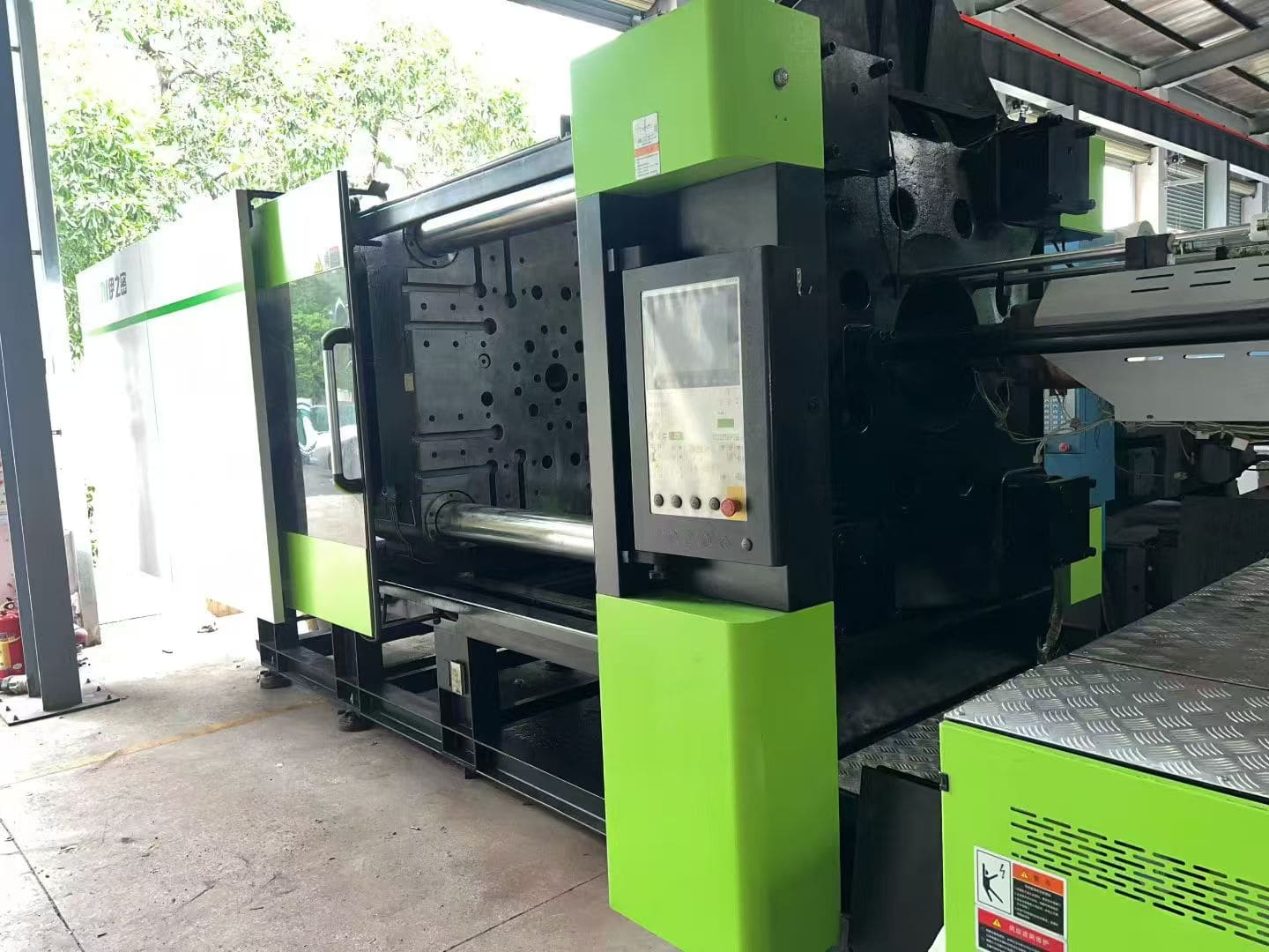 Used 800 Ton YIZUMI UN800A5S Injection Molding Machine | A/B/C/D-Screw 90/100/110/120mm, Max PS Shot Weight 4667g