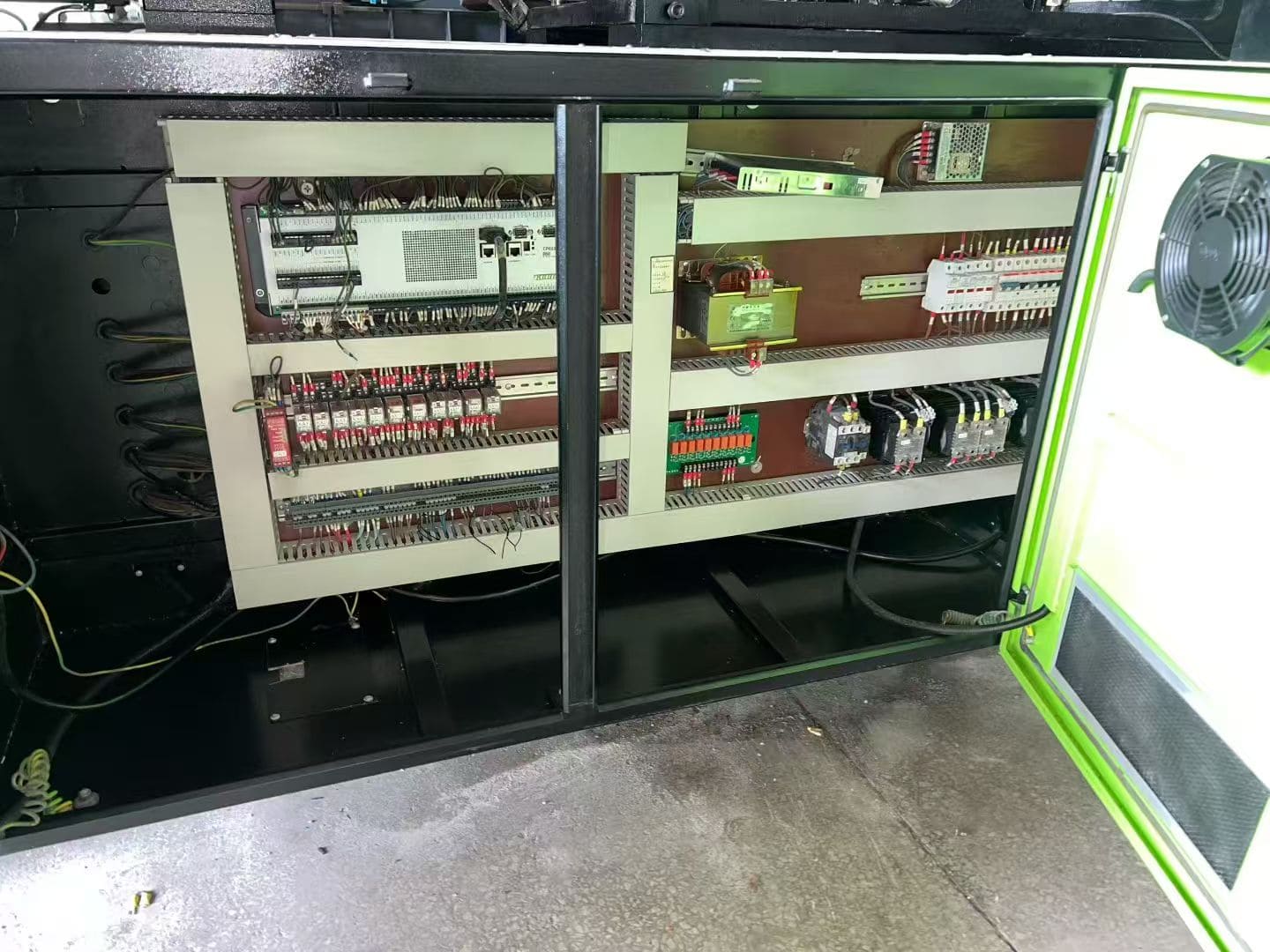 Used 800 Ton YIZUMI UN800A5S Injection Molding Machine | A/B/C/D-Screw 90/100/110/120mm, Max PS Shot Weight 4667g