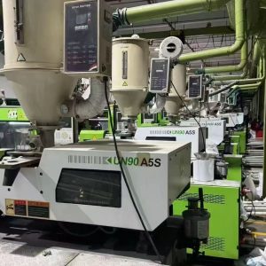 Used 90 Ton Yizumi UN90A5S Injection Molding Machine | A/B/C-Screw 40/45/50mm, Max PS Shot Weight 202g