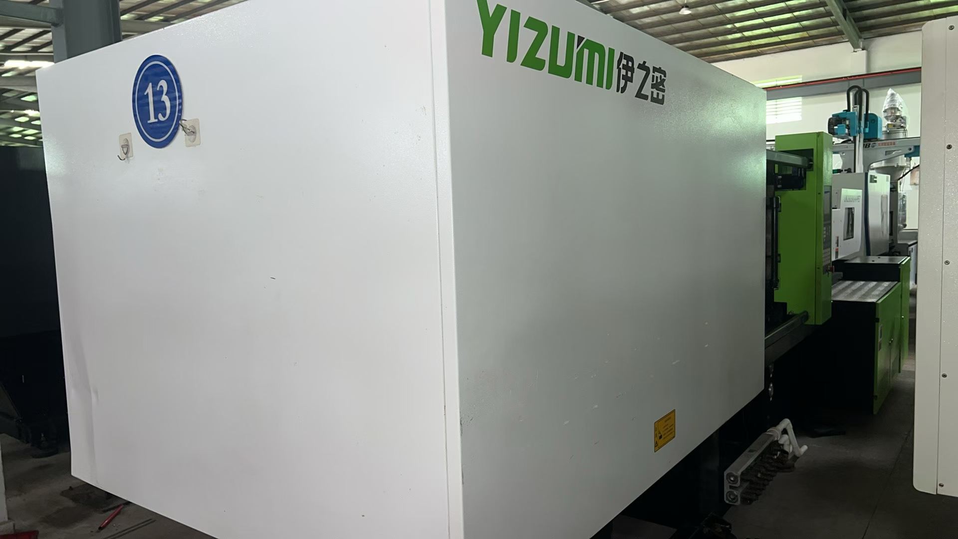 Used 260 Ton YIZUMI UN260SKII-V-PET Injection Molding Machine |Max PET Shot Weight 1406.5g